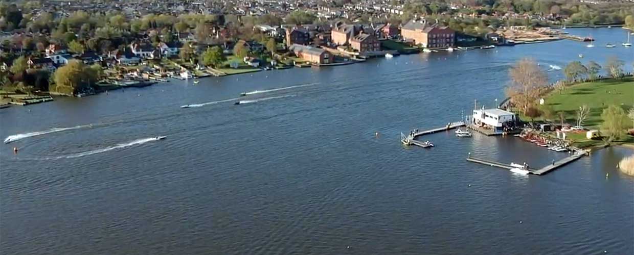 Powerboat racing on Oulton Broad